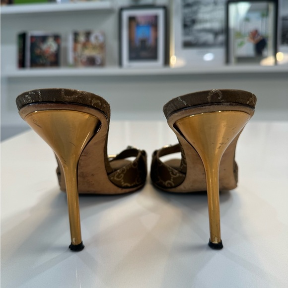 Y2K GG Gucci Gold Horsebit Heels, Size 8 - Picture 5 of 7